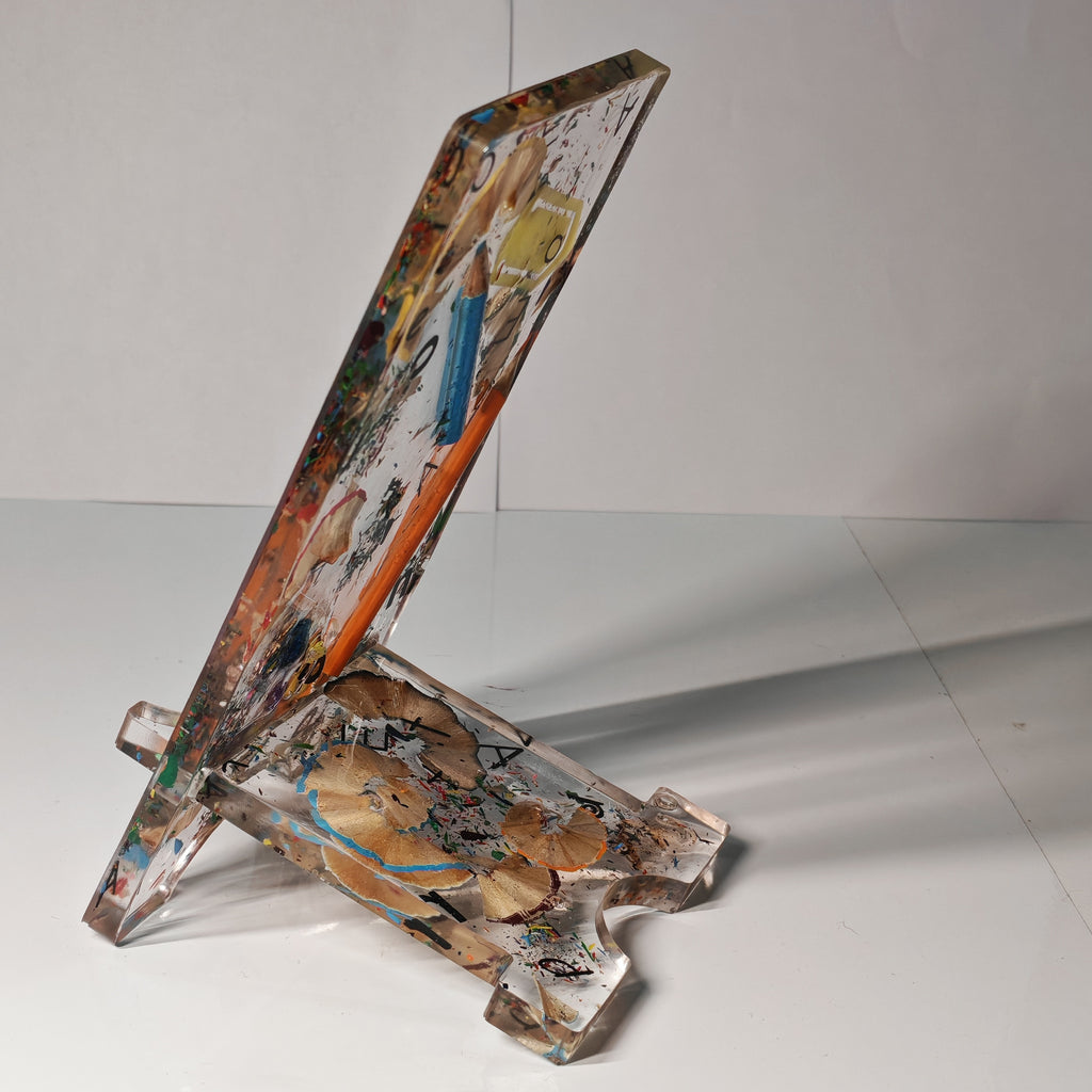 Suporte de Telemóvel em Resina – Edição “Sala de Aulas Criativa” - 20,00 €