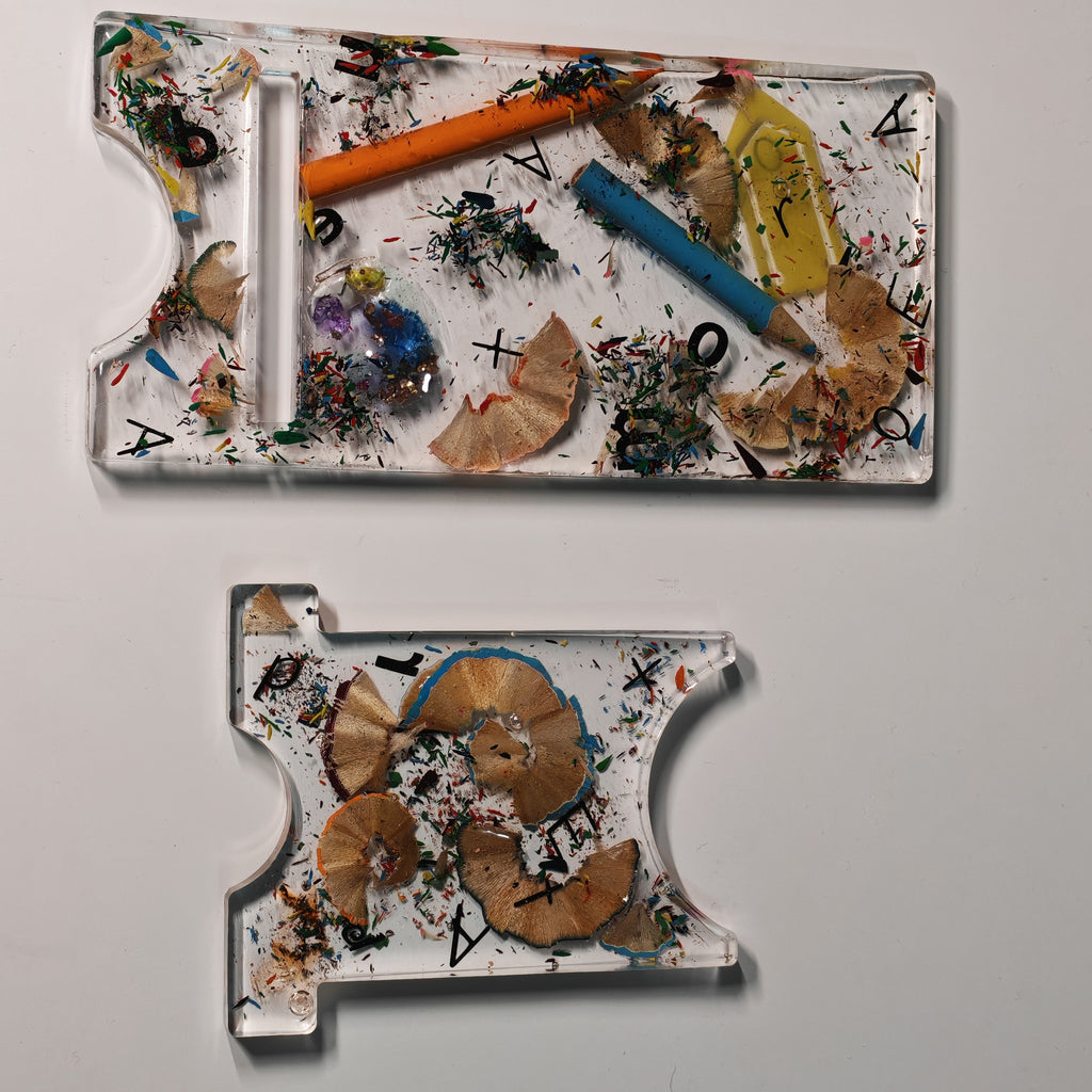 Suporte de Telemóvel em Resina – Edição “Sala de Aulas Criativa” - 20,00 €