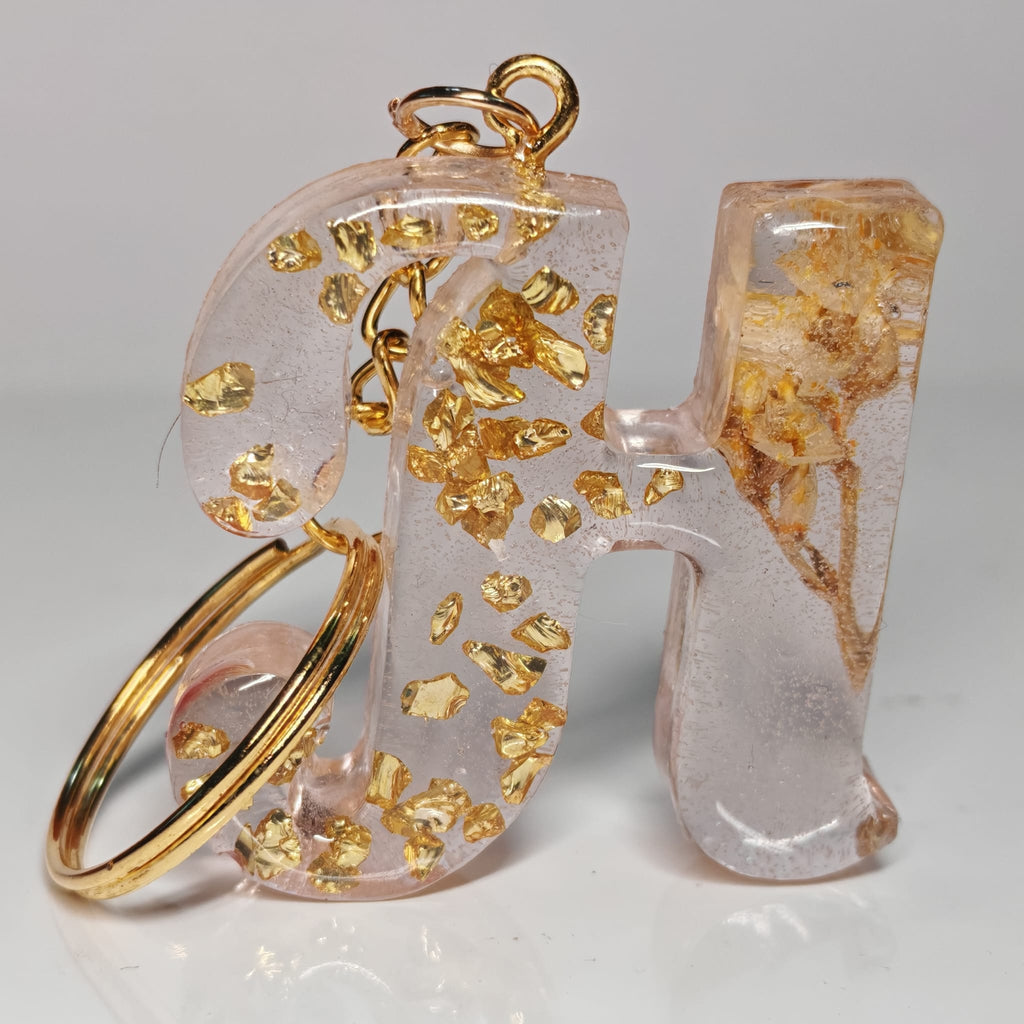 Porta-chaves Letra H em Resina – Transparente com Folhas de Ouro e Flor Preservada - 5,00 € - PORTES GRÁTIS