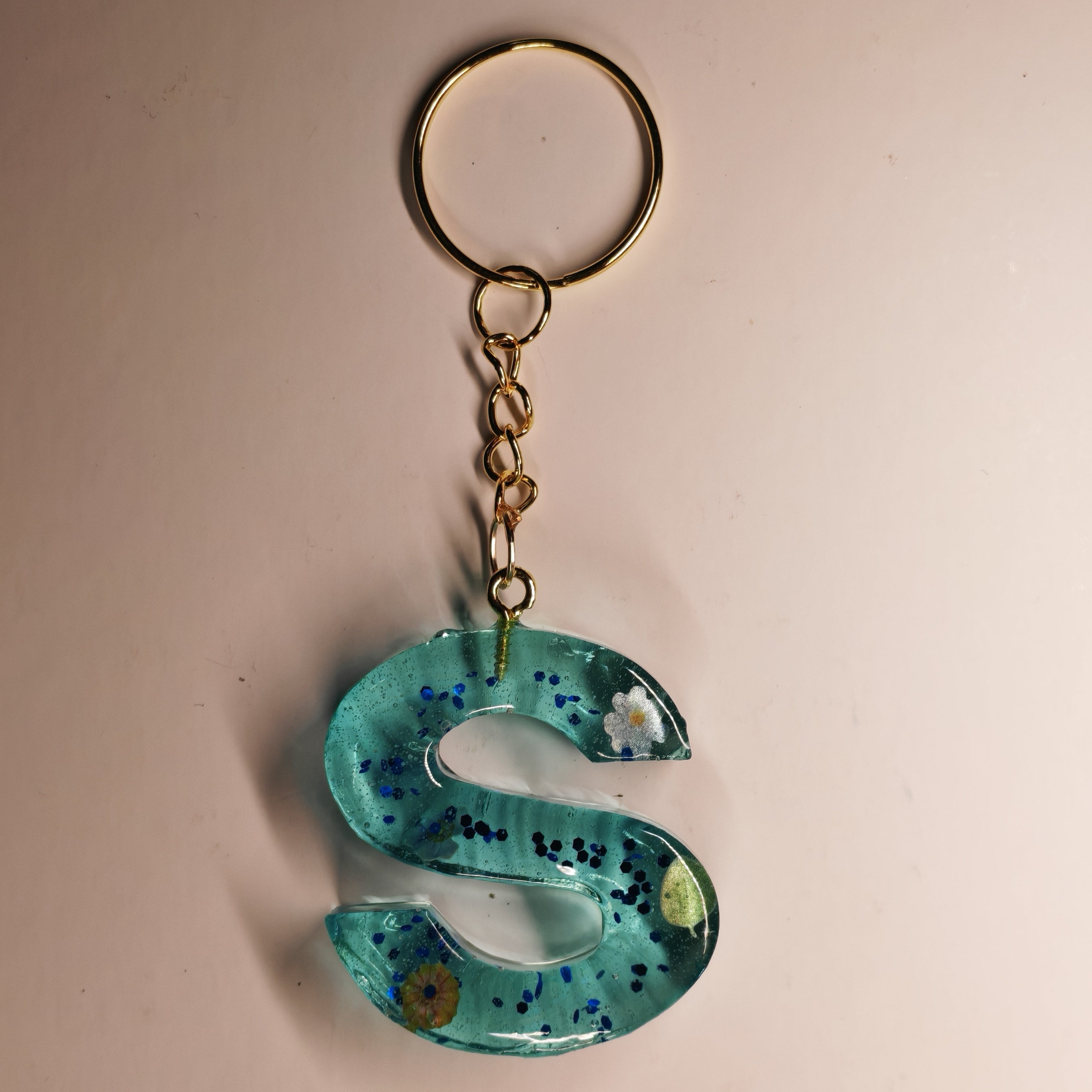 Porta-chaves Letra S em Resina Artesanal - 5,00 € - PORTES GRÁTIS