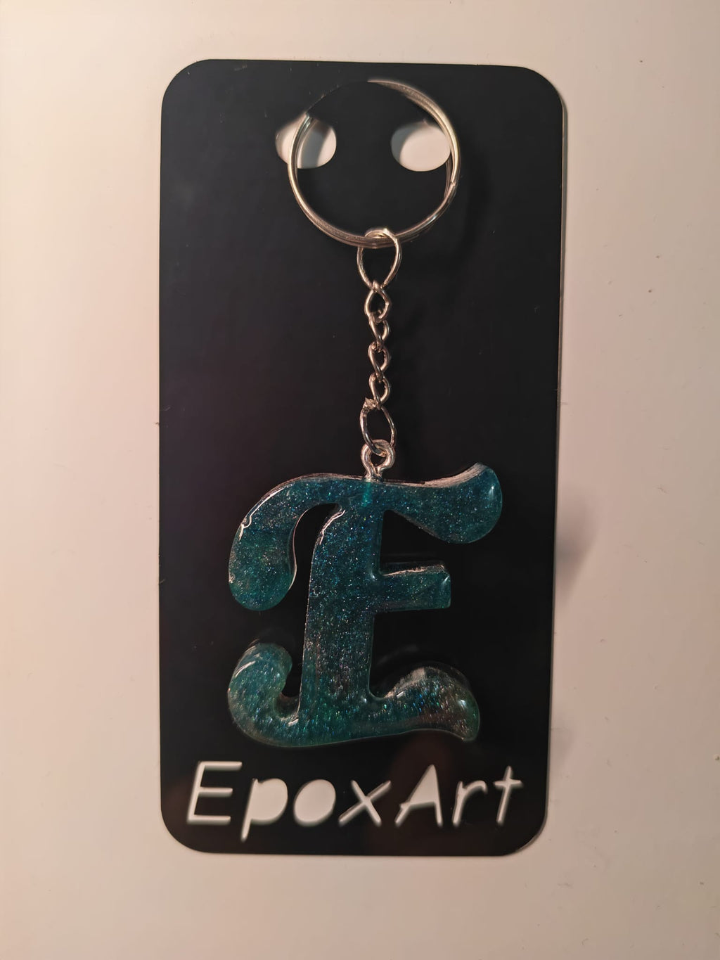Porta-chaves Letra E em Resina – Tons Verde Profundo - 5,00 € - PORTES GRÁTIS