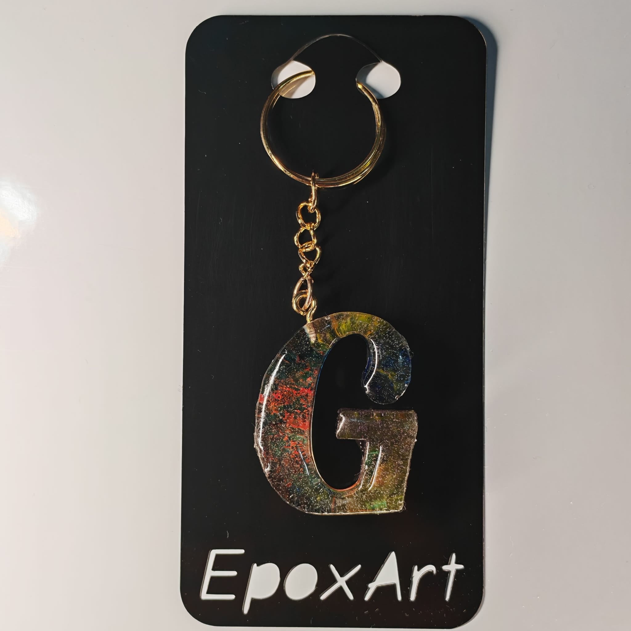 Porta-chaves Letra G em Resina – Efeitos Multicolor Intensos - 5,00 € - PORTES GRÁTIS
