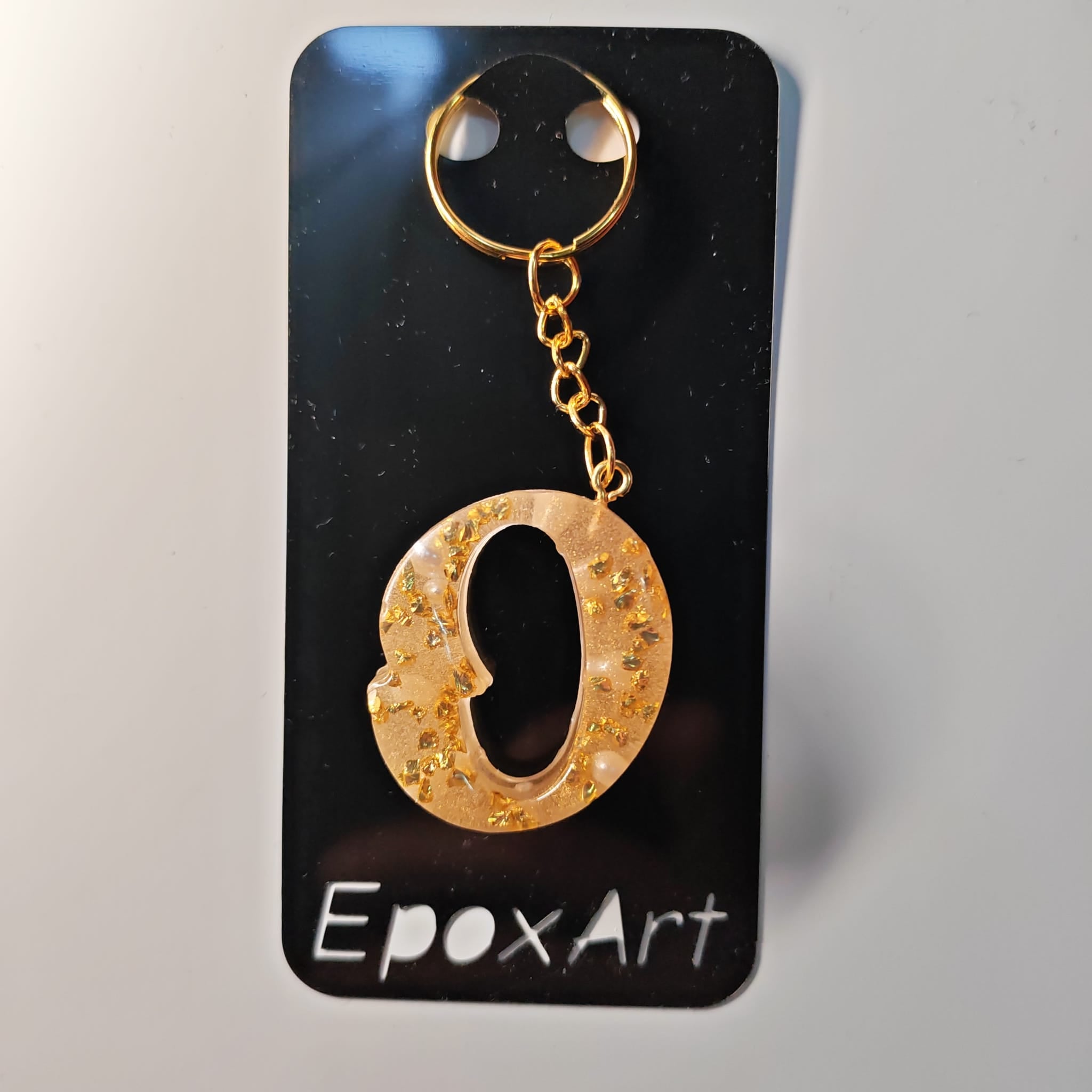 ✨ Porta chaves Letra Q em Resina Pérola com Flocos Dourados — 5,00 € — PORTES GRÁTIS