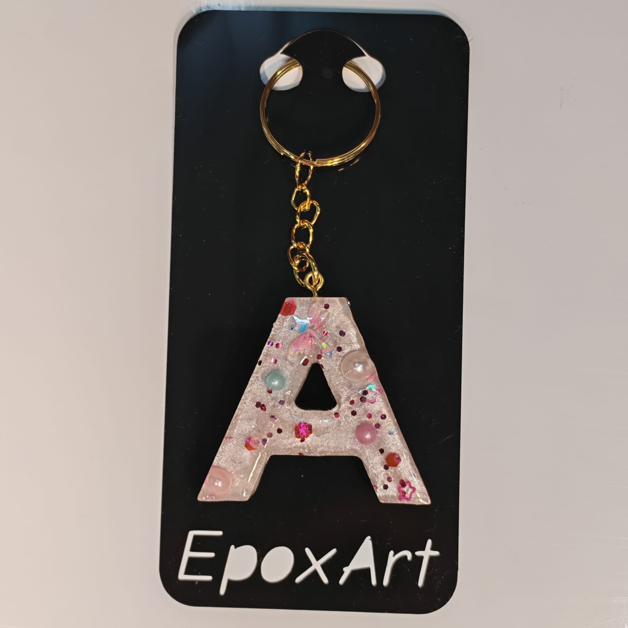 💖 Porta chaves Letra A em Resina com Pérolas e Borboleta - 5,00 € - PORTES GRÁTIS