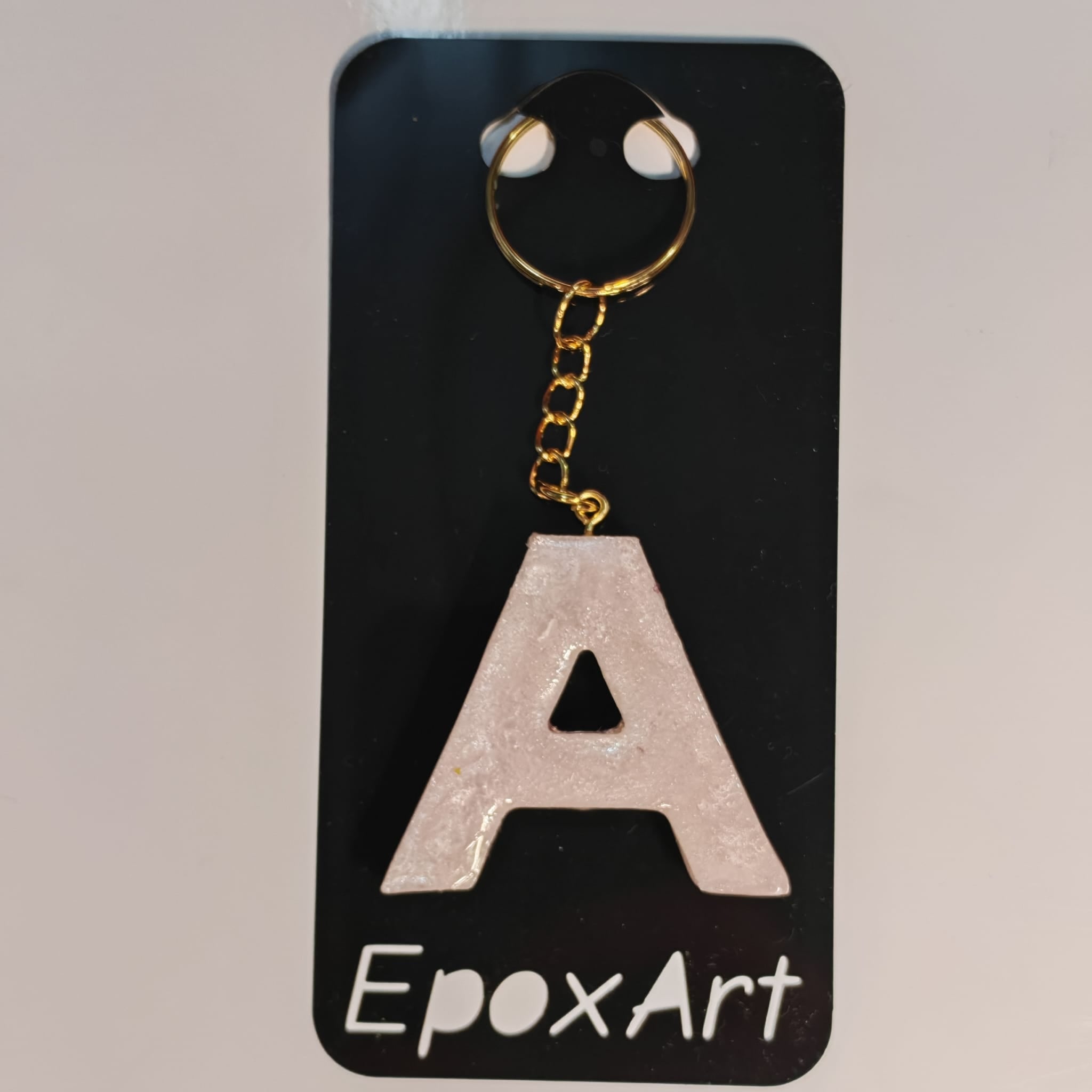 💖 Porta chaves Letra A em Resina com Pérolas e Borboleta - 5,00 € - PORTES GRÁTIS