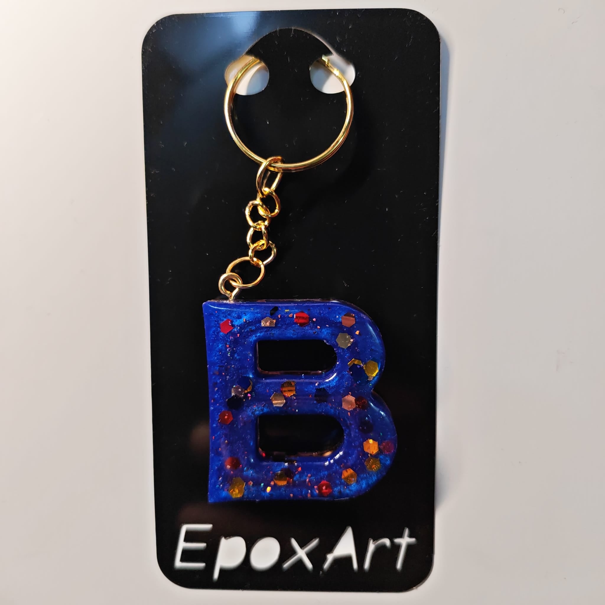 ✨ Porta chaves Letra B em Resina Azul com Glitter Colorido — 5,00 € — PORTES GRÁTIS