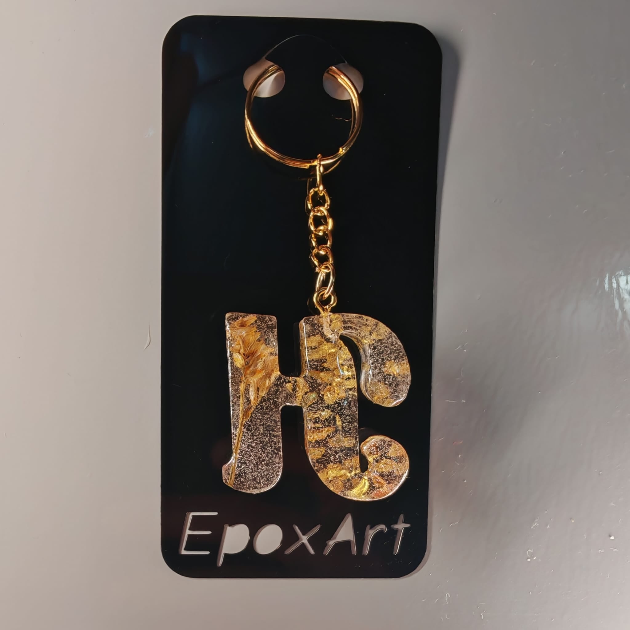 Porta-chaves Letra H em Resina – Transparente com Folhas de Ouro e Flor Preservada - 5,00 € - PORTES GRÁTIS