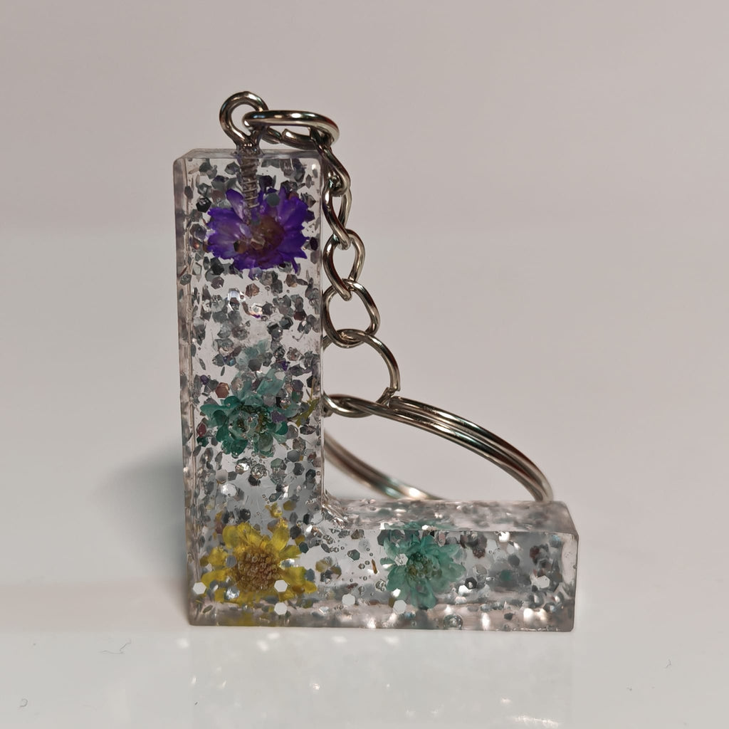 ✨ Porta chaves Letra L em Resina com Glitter Prateado e Flores Naturais - 5,00 € - PORTES GRÁTIS