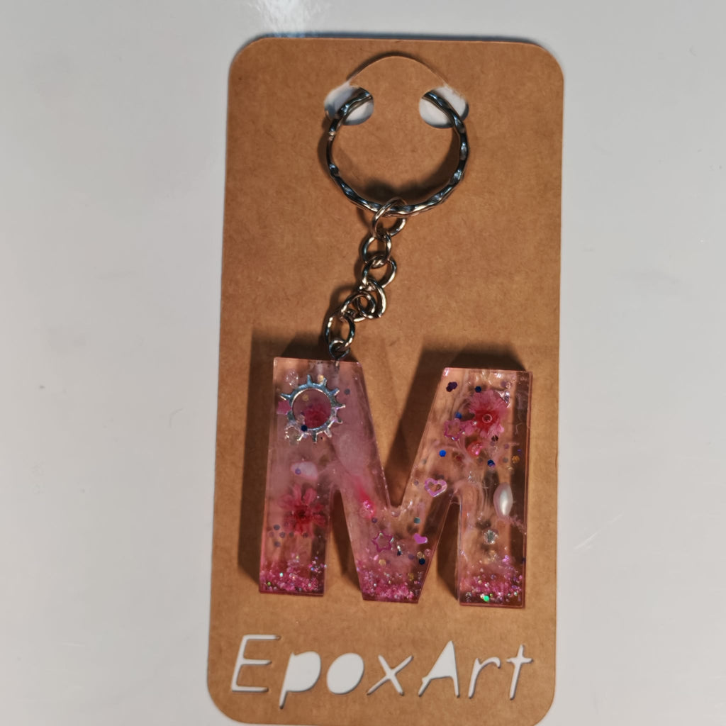🌸 Porta chaves Letra M em Resina Rosa com Flores e Brilhos - 5,00 € - PORTES GRÁTIS