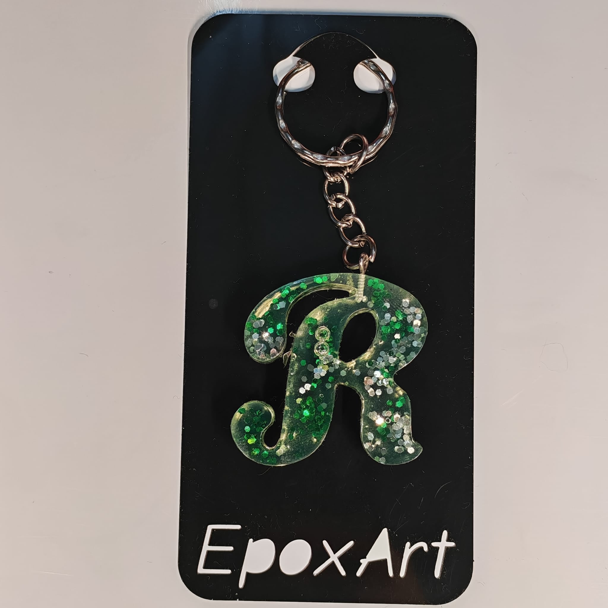 💚 Porta chaves Letra R em Resina com Glitter Verde - 5,00 € - PORTES GRÁTIS