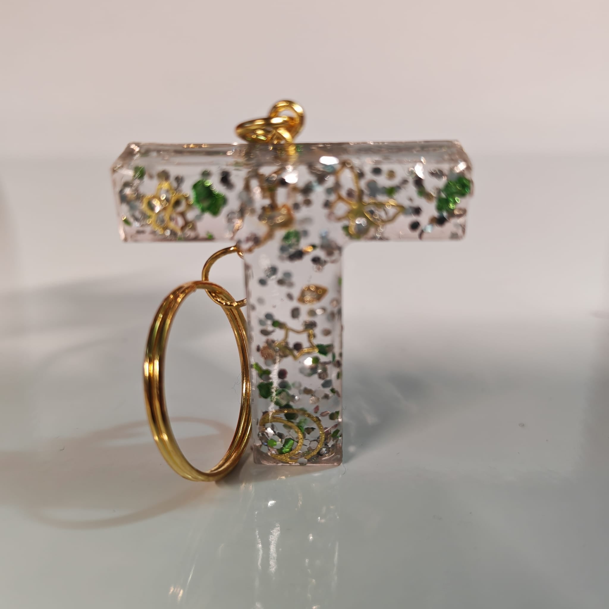 ✨ Porta chaves Letra T em Resina com Glitter e Detalhes Decorativos - 5,00 € - PORTES GRÁTIS