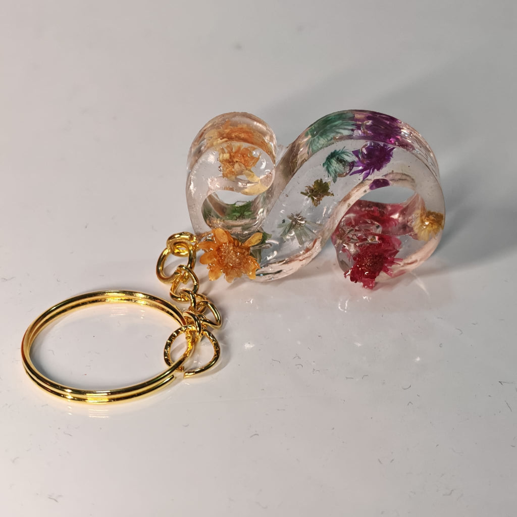 🌼 Conjunto Porta chaves Letra S e Brincos em Resina com Flores Naturais - 8,00 € - PORTES GRÁTIS